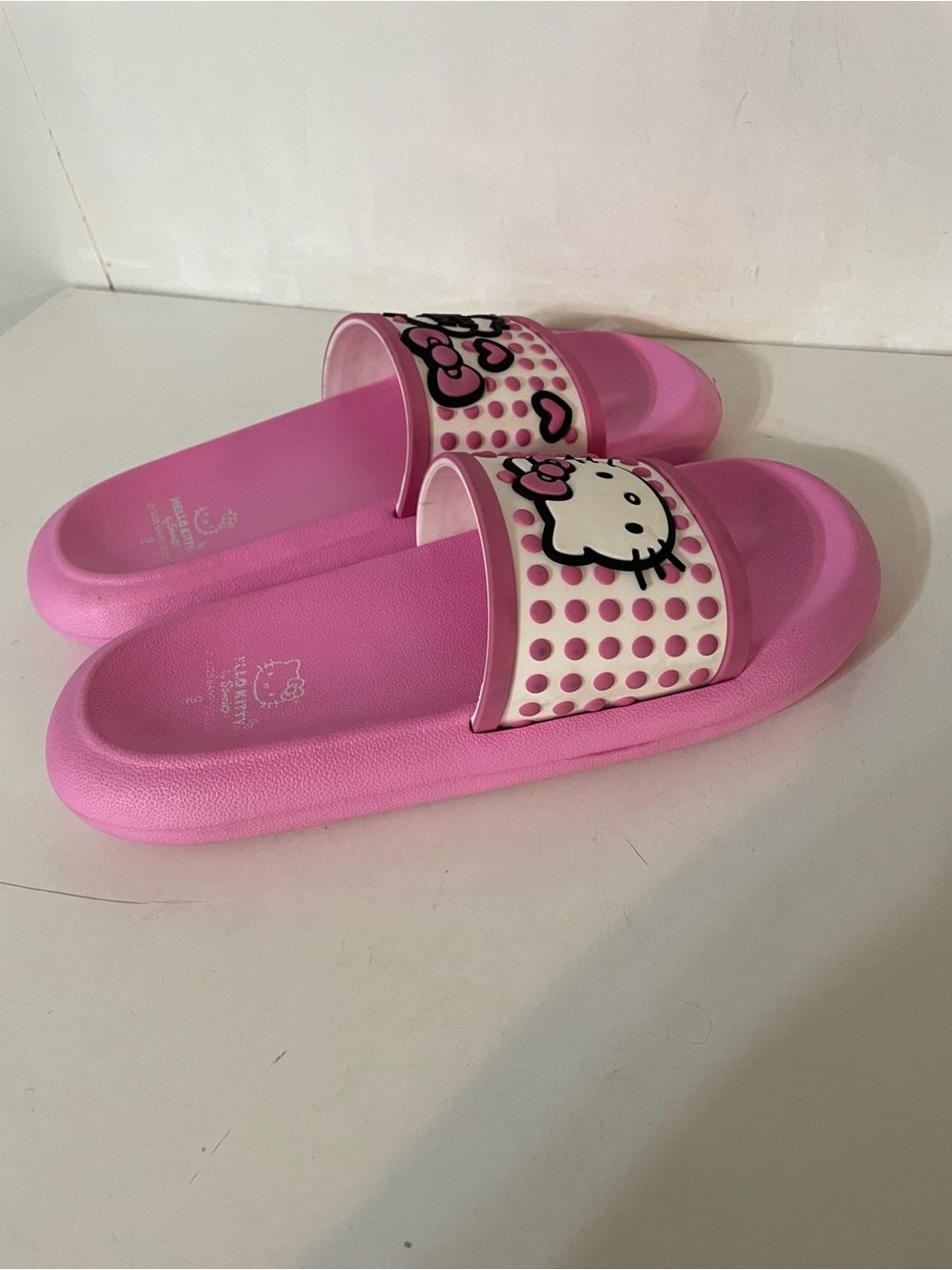 Hello Kitty Slides - Picture 5 of 7